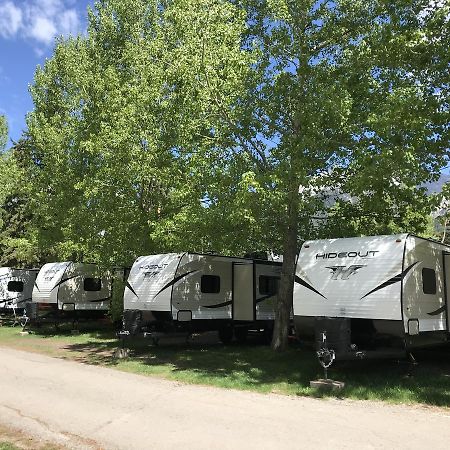 Rundle Mountain Rv Park Hotel Canmore Buitenkant foto
