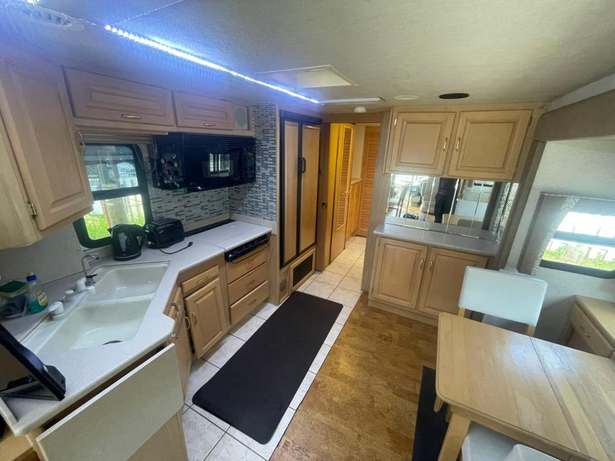 Rundle Mountain Rv Park Hotel Canmore Buitenkant foto