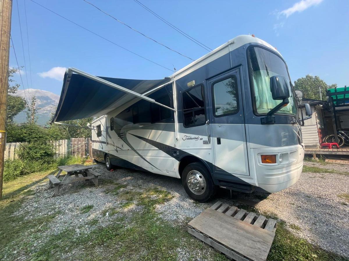 Rundle Mountain Rv Park Hotel Canmore Buitenkant foto