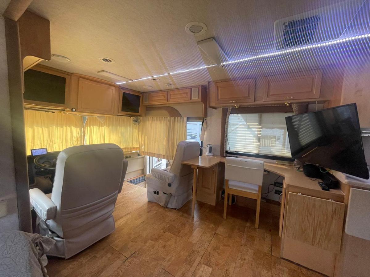 Rundle Mountain Rv Park Hotel Canmore Buitenkant foto