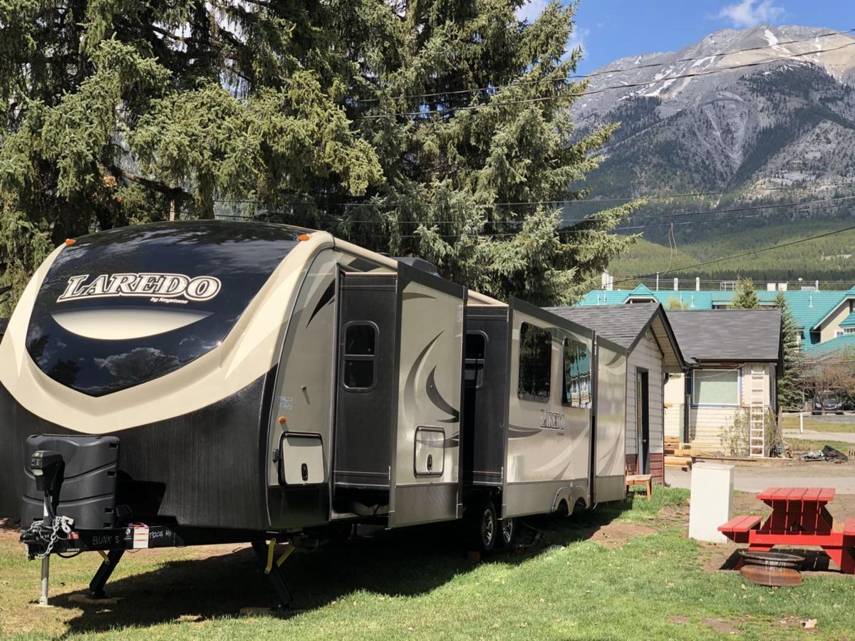 Rundle Mountain Rv Park Hotel Canmore Buitenkant foto