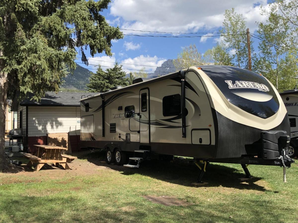 Rundle Mountain Rv Park Hotel Canmore Buitenkant foto