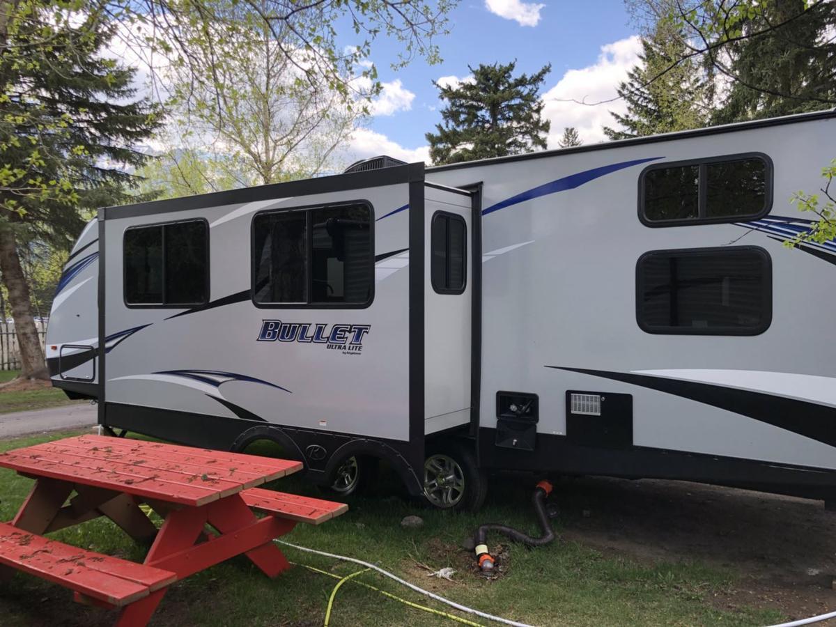 Rundle Mountain Rv Park Hotel Canmore Buitenkant foto