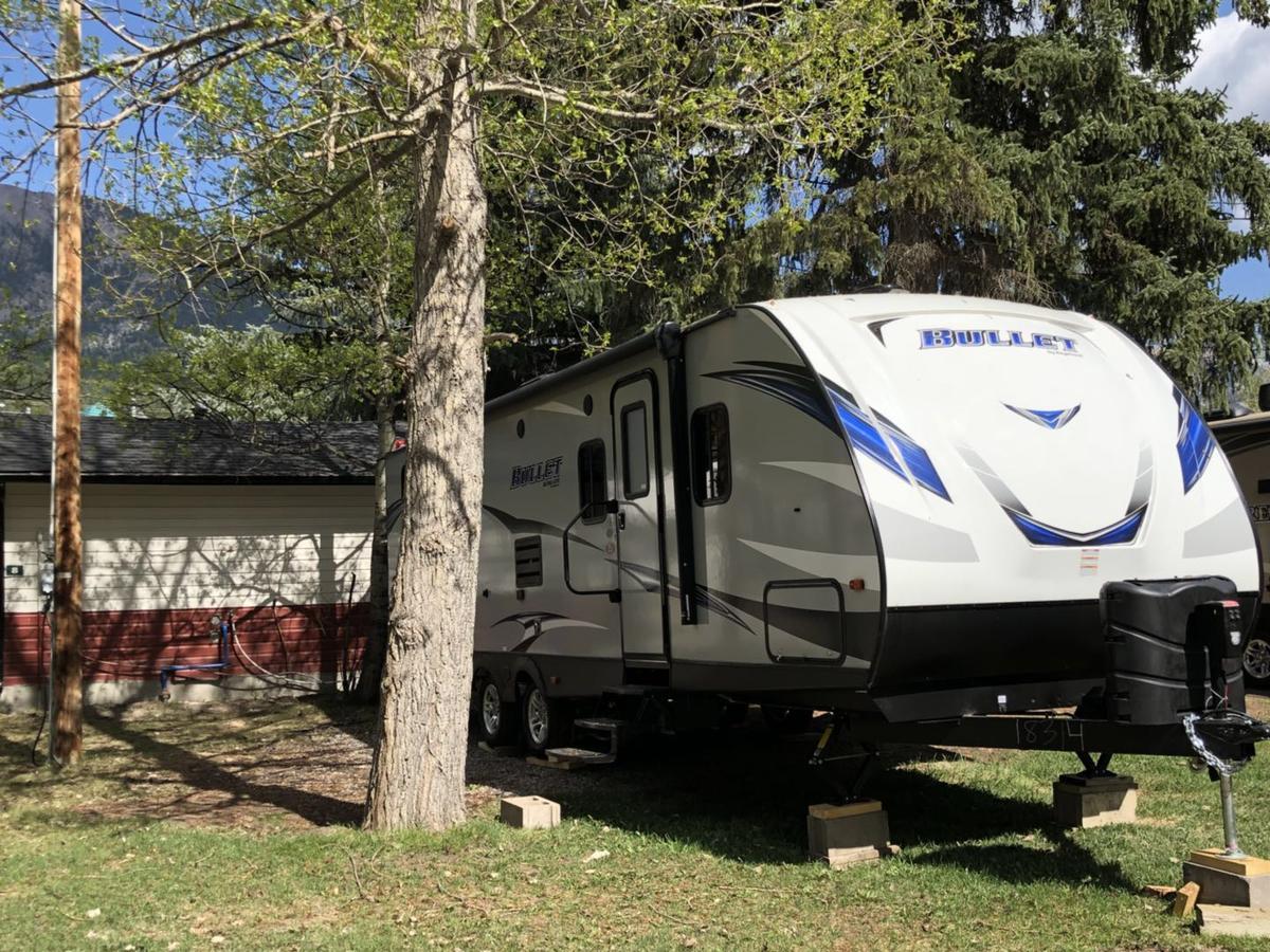 Rundle Mountain Rv Park Hotel Canmore Buitenkant foto
