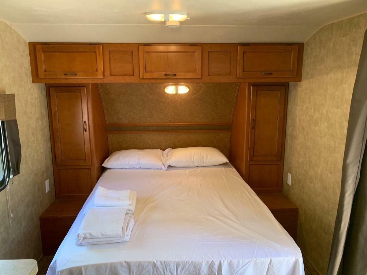 Rundle Mountain Rv Park Hotel Canmore Buitenkant foto